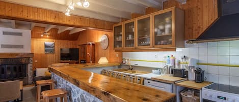Four Ă micro-ondes, un four, surface de cuisson, lave-vaisselle