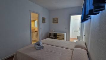 2 slaapkamers, een strijkplank/strijkijzer, wifi, beddengoed