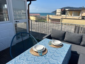 Outdoor dining - Cosy Apartment With Terrace View in Sarzana, Italy (Sarzana)