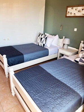 1 dormitorio, tabla de planchar con plancha, wifi y ropa de cama