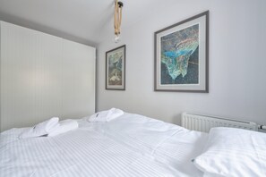 1 غرفة نوم وستائر تعتيم ومكواة/لوح كي وأسرّة أطفال/رضّع