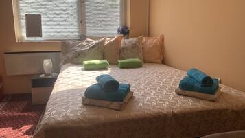 1 chambre, fer et planche à repasser, Wi-Fi gratuit, draps fournis