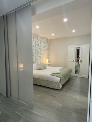 1 chambre, lit de bébé portatif, Wi-Fi, literie fournie