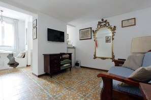 TV - Banchi Nuovi - Cozy little apartment for 4 close to piazza Navona (Roma)
