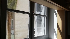 Courtyard view - When in Athens - Hostel  (Athens)