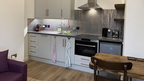 Småhus | Eget kjøkken | Kjøleskap, mikrobølgeovn, oppvaskmaskin og vannkoker