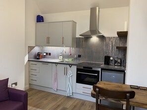 Cottage | Cuisine privée | Réfrigérateur, micro-ondes, lave-vaisselle, bouilloire électrique