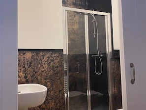 Cottage | Bathroom | Shower
