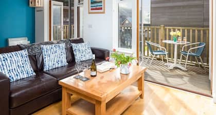 Porthtowan Lodge eco-home, short walk to beach and coastal path.
