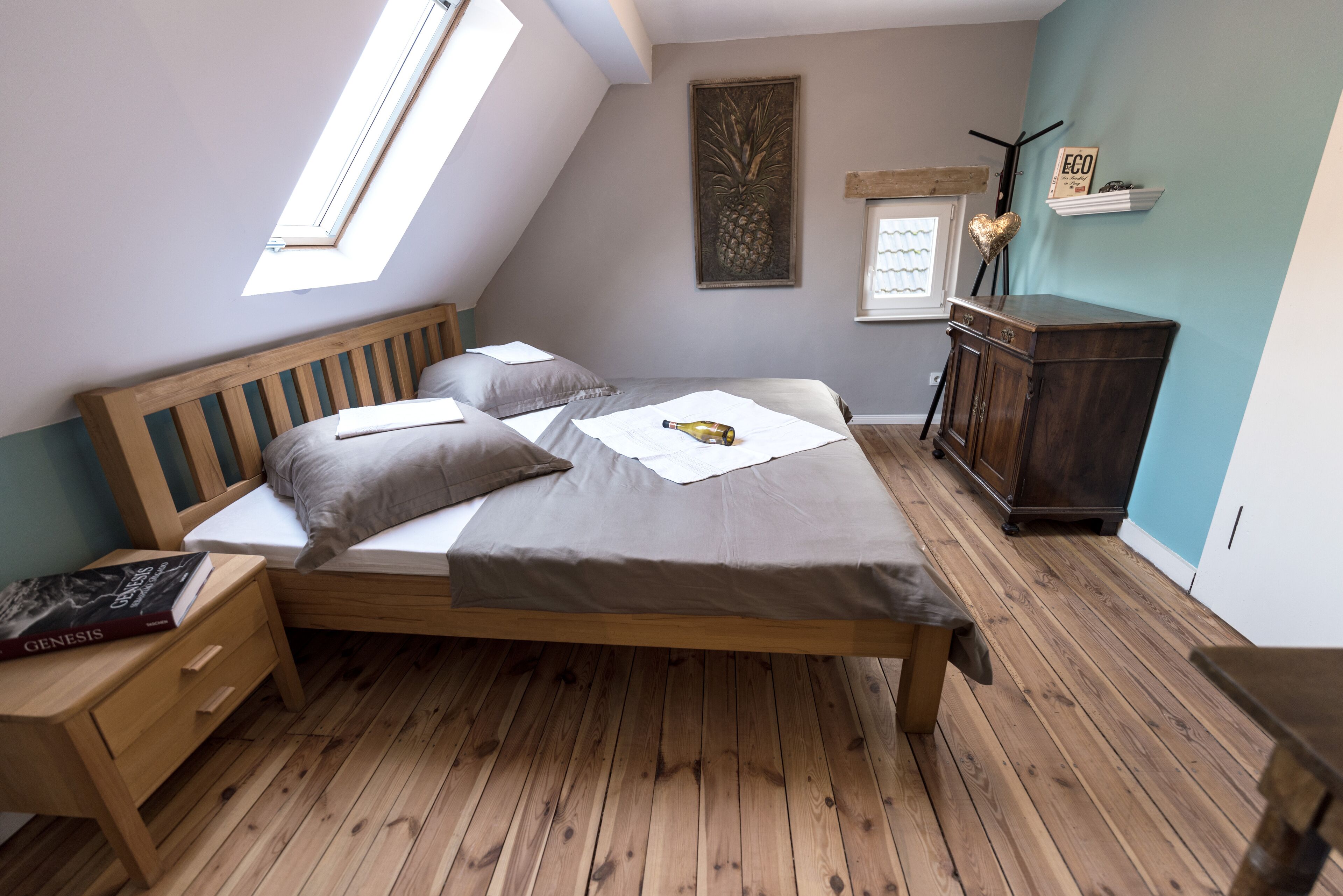 2 bedrooms, desk, free WiFi, bed sheets