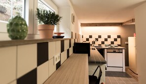 Fridge, microwave, oven, stovetop - YOUR COUNTRY HOUSE in Palatine with garden, terrace,  nature and tranquillity (Eußerthal)