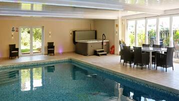 Innenpool, beheizter Pool