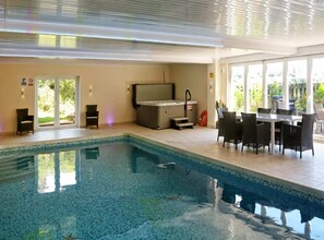 Indoor pool, a heated pool - Torbay Rise. Seaside Villa with outstanding family facilities (Torquay)