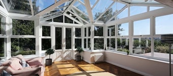 Torbay Rise. Seaside Villa with outstanding family facilities 