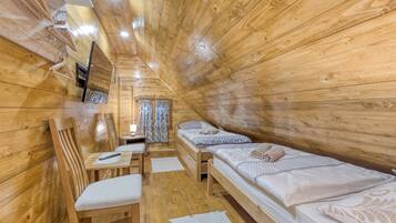 3 bedrooms, laptop workspace, iron/ironing board, free WiFi