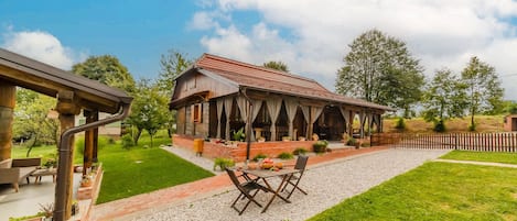 Family House, Multiple Bedrooms, Mountainside (Eco House Lina With Hot Tub and Sauna) | Outdoor dining