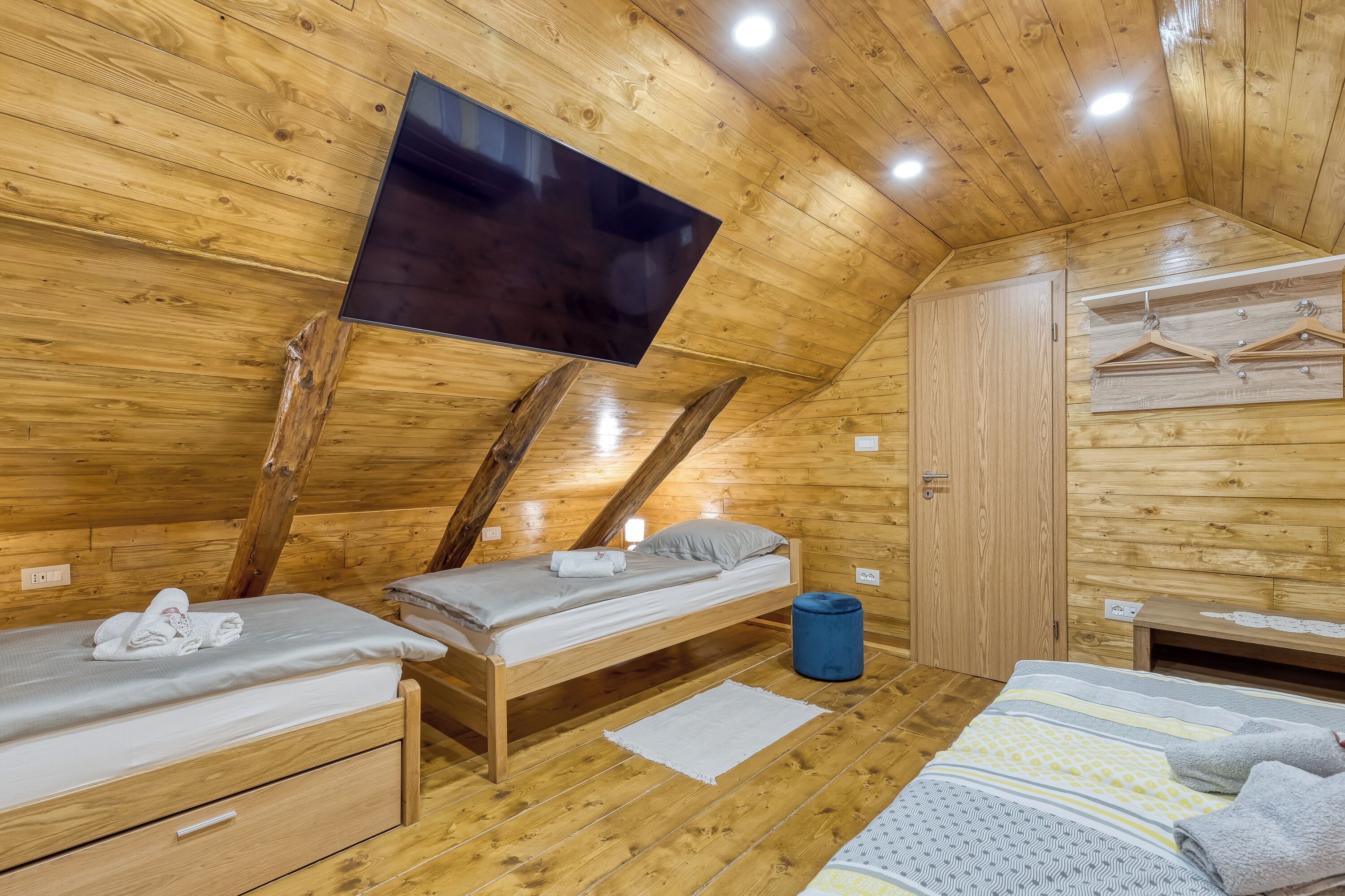 3 bedrooms, laptop workspace, iron/ironing board, free WiFi