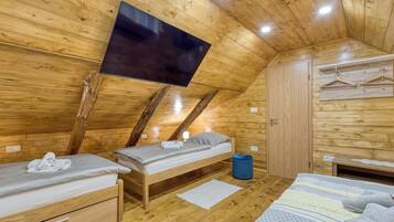 3 bedrooms, laptop workspace, iron/ironing board, free WiFi