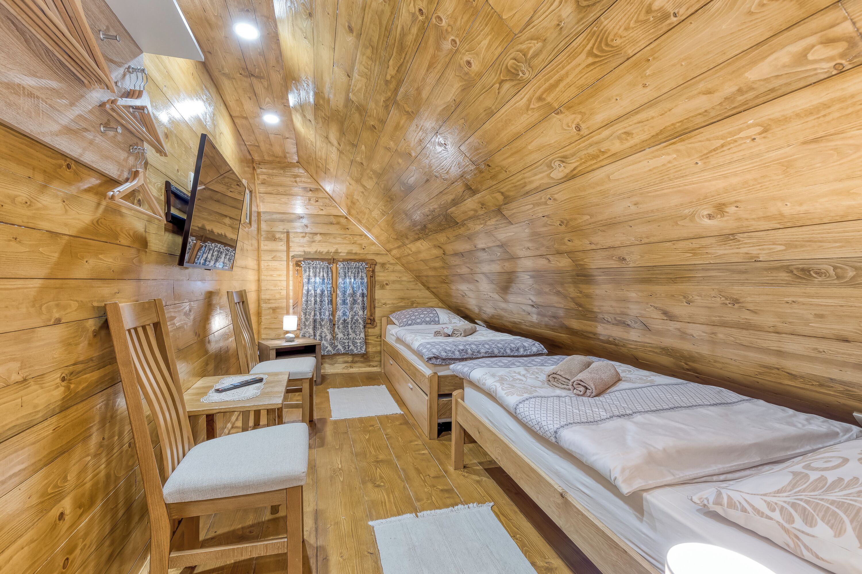 Casa familiare, camere multiple, lato montagna (Eco House Lina With Hot Tub and Sauna) | 3 camere, postazione laptop, ferro/asse da stiro, Wi-Fi gratuito