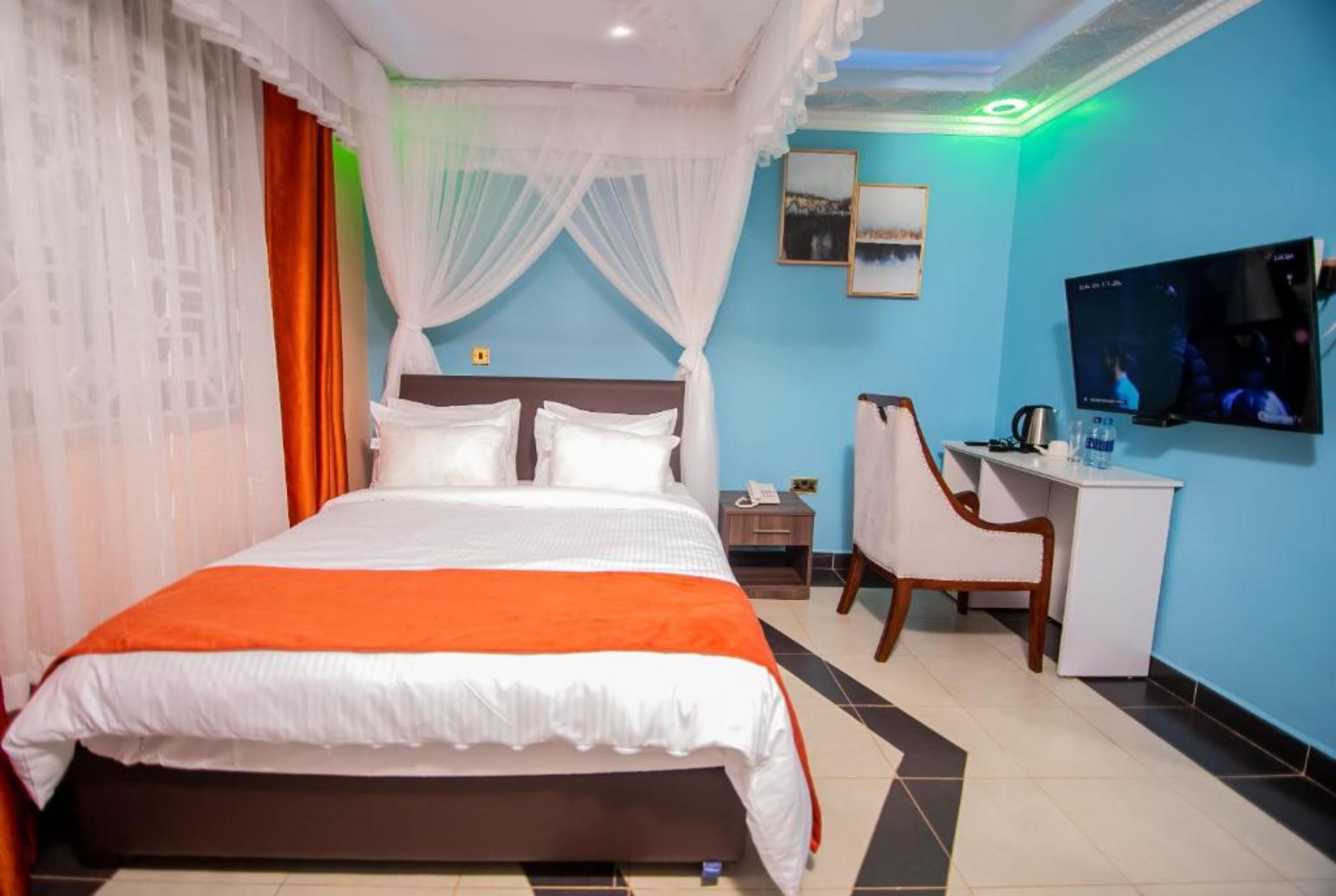 standard room | desk, laptop workspace, bed sheets