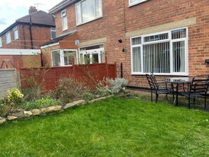 House | Property grounds - 3 Bed House - Sleeps 5 - Wifi, Parking (Darlington)