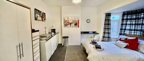 3 bedrooms, iron/ironing board, free WiFi, bed sheets