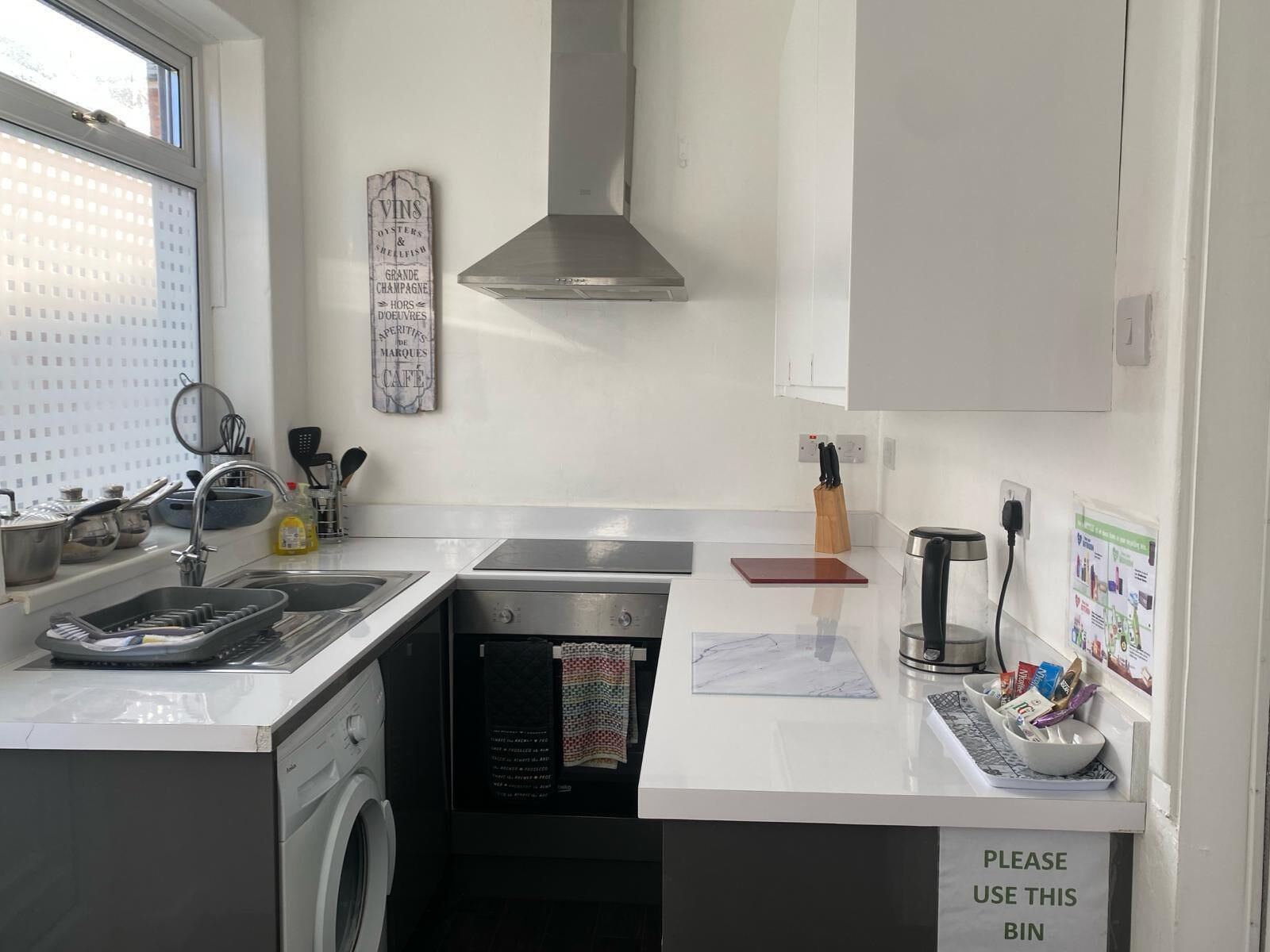 Hus | Eget kjøkken | Kjøleskap, mikrobølgeovn, ovn og kokeplater