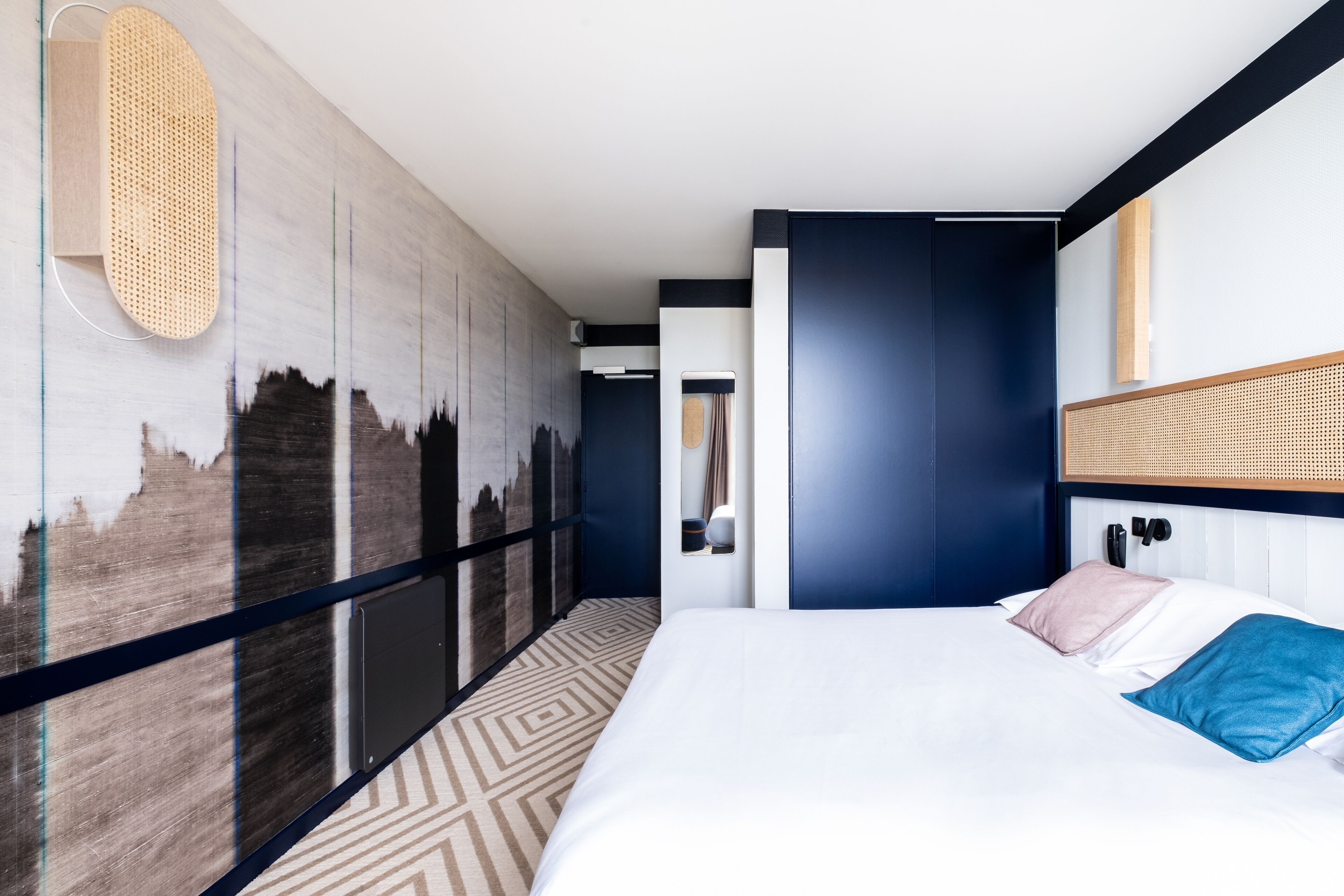 soundproofing, travel cot, free wifi, bed sheets