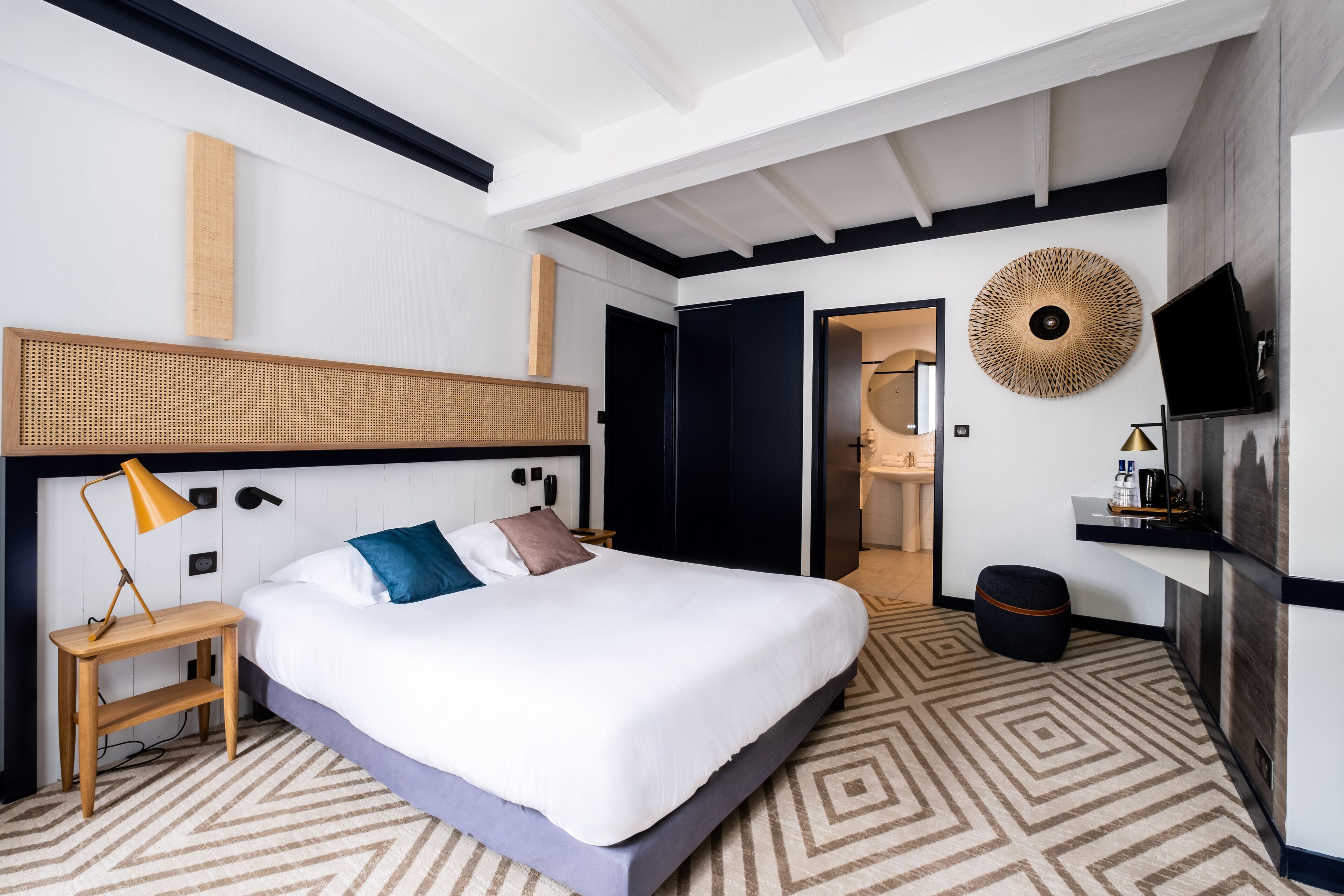 family room | soundproofing, travel cot, free wifi, bed sheets