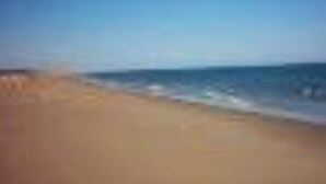 A beach with a clear sky. - Apartment right on the beach (Playa de Isla Canela)