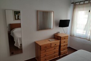 2 slaapkamers, een strijkplank/strijkijzer, gratis wifi, beddengoed