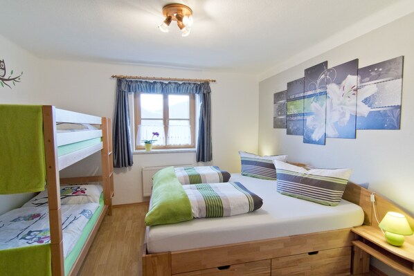 2 bedrooms, iron/ironing board, free WiFi, bed sheets
