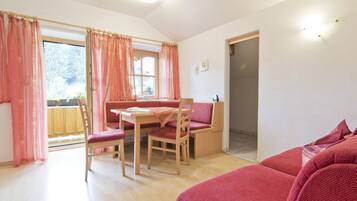 Smart-TV, DVD-Player, Tischtennisplatte