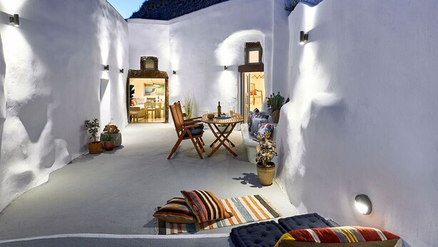 Terrace/patio - Two Cave Houses with Private Garden Courtyard (Megalochori)