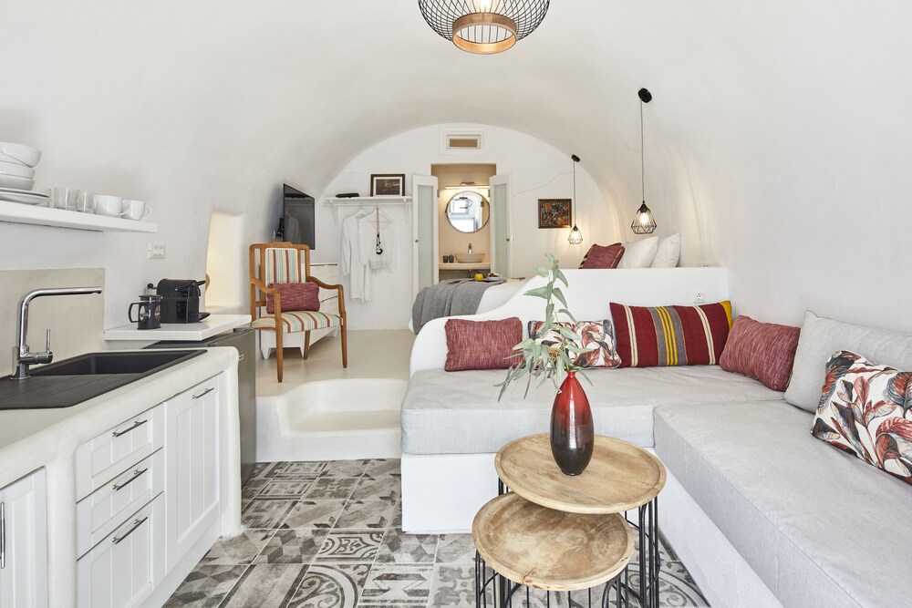 Two Cave Houses With Private Garden Courtyard - Santorini