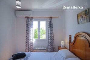 6 bedrooms, in-room safe, iron/ironing board, free WiFi