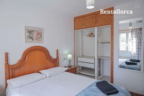 6 عدّة غرف نوم وخزنة داخل الغرفة ومكواة/لوح كي وواي فاي مجانًا