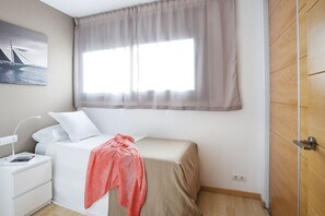 2 bedrooms, iron/ironing board, Internet, bed sheets