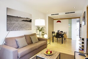TV - 2 bedrooms apartment 200m from Bogatell Beach (Barcelona)