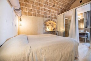 2 bedrooms, iron/ironing board, travel crib, free WiFi