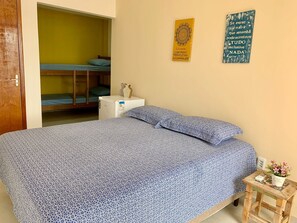 4 makuuhuonetta, silitysrauta/-lauta, Wi-Fi, vuodevaatteet