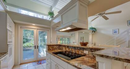 8 Lighthouse Road: Charming Villa Walk to Beach, Pool, Free Bikes