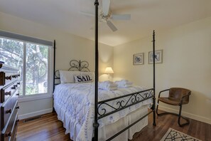 3 slaapkamers, een strijkplank/strijkijzer, gratis wifi, beddengoed