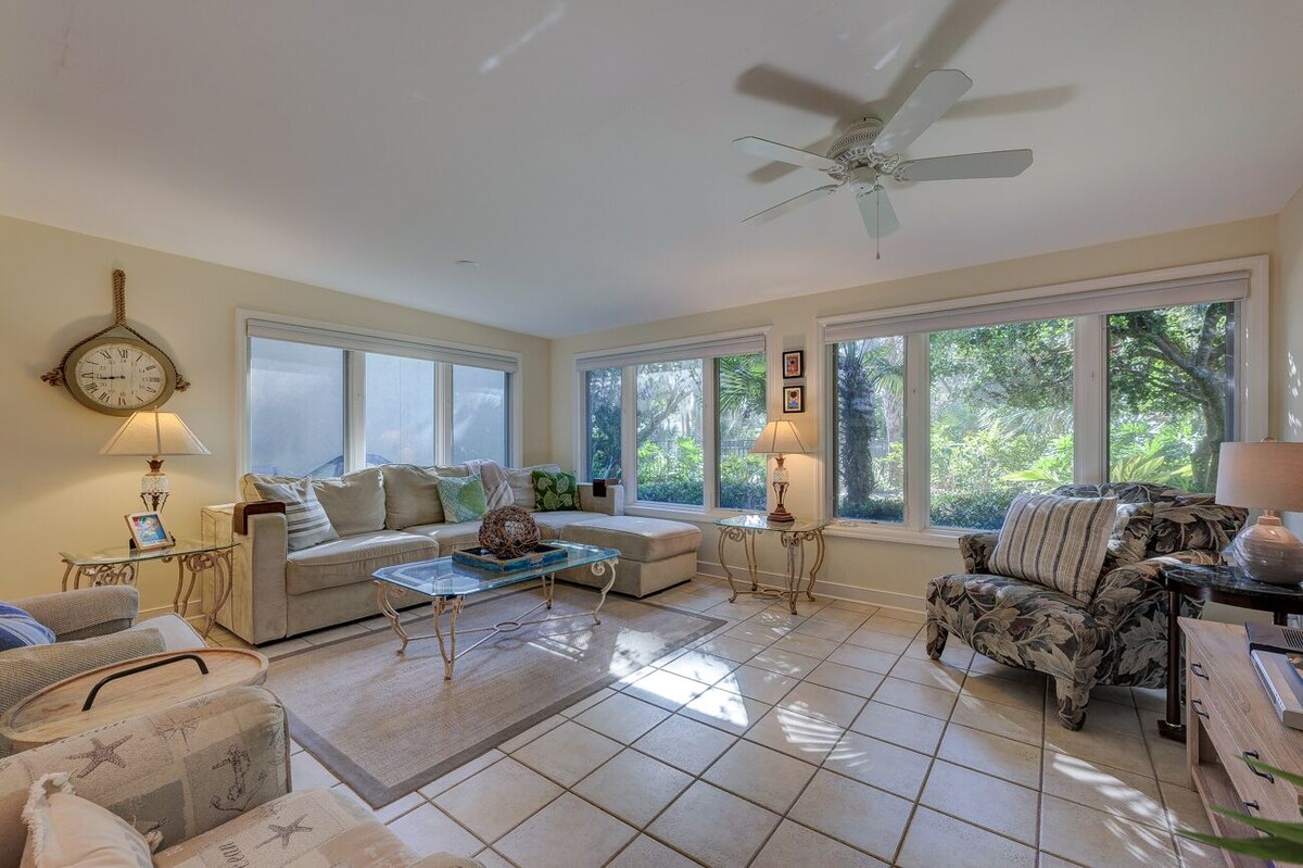 8 Lighthouse Road: Charming Villa Walk to Beach, Pool, Free Bikes