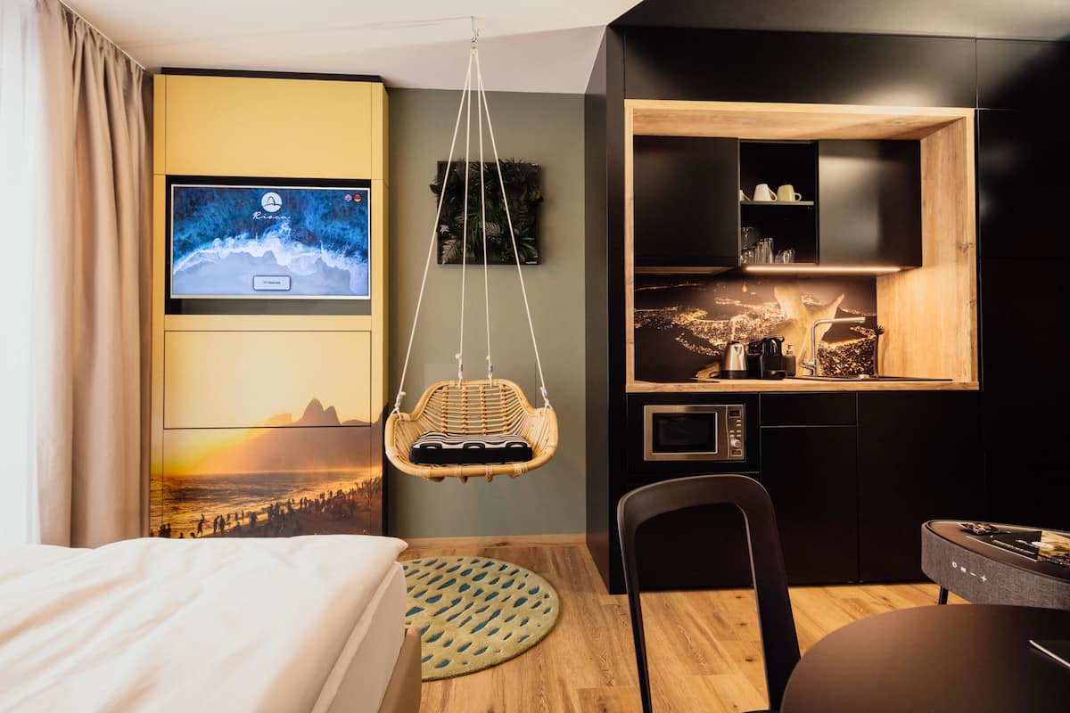 Hypo-allergenic bedding, in-room safe, desk, laptop workspace