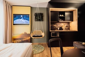 Allergitestet sengetøy, safe på rommet og skrivebord