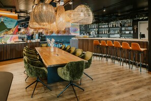 Se ofrece un desayuno bufé todos los días (19.50 EUR por persona)