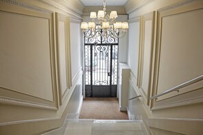 Interior - Spacious 2 bedroom apartment with balcony in Eixample, parking possibility (Barcelona)