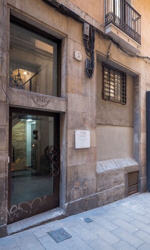 Exterior detail - Studio with balcony, equipped with kitchenette and bathroom (Barcelona)