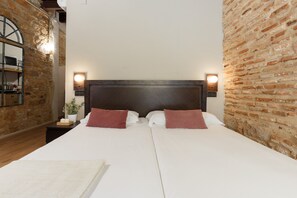 Iron/ironing board, WiFi, bed sheets - Nice studio with balcony in Born, fully equipped (Barcelona)
